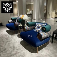 Ensemble canapé italien moderne en tissu Medusa Carezza Design Versaces de luxe pour la maison et la villa et les meubles de salon