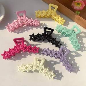 Pinzas de Pelo con Forma de Estrella Hueca, Pinzas de Pelo Grandes de Plástico Color Caramelo para Mujeres y Niñas, Accesorios para el Cabello con Agarre Antideslizante - Product Image 1