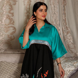 فستان جلباء بطباعة أزياء جديدة للربيع والصيف في دبي بألوان متباينة - Product Image 2
