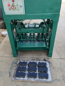 Macchina Compatta per la Produzione di Blocchi di Pavimentazione, Produzione di Mattoni in Calcestruzzo su Piccola Scala, Stampo a Pressione Automatico - Product Image 5