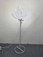 Centro de Mesa LED de 40 cm con Forma de Mariposa para Bodas, Decoración Colgante con Alimentación CA, Marco de Hierro con Clasificación IP44 para Eventos en Pasillos
