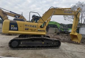 Excavadora Hidráulica de Cadenas Komatsu PC220-8 Original de Japón, Usada en Buenas Condiciones, Motor Diésel de 245KW, para Inspección por Video - Product Image 3