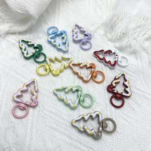 Anneau porte-clés coloré en forme de sapin de Noël avec fermoir à ressort, en alliage de zinc, anneau ouvert pour la fabrication de bracelets, formes variées, sac 2025 - Product Image 1