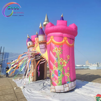 Porte de château gonflable rose avec tours pour fêtes d'enfants, décoration d'événements commerciaux, accessoire de spectacle