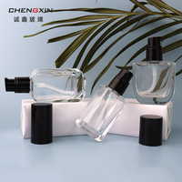 Flacon de fond de teint carré transparent en verre de luxe 30ml/60ml avec pompe pulvérisatrice, fond épais, diffuseur d'essence à bâtonnets, revêtement UV