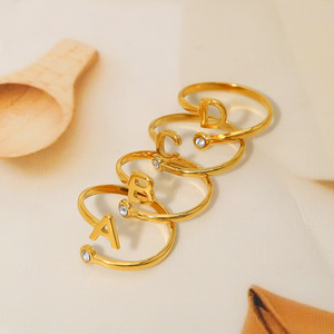 Anillos de moda de circonita chapados <span class=keywords><strong>en</strong></span> oro 18K PVD minimalista de acero inoxidable para mujer serie del <span class=keywords><strong>alfabeto</strong></span> inglés elegante <span class=keywords><strong>americano</strong></span> europeo - Product Image 1