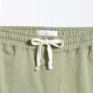 กางเกงขาสั้นผู้ชายเอวยางยืดผ้าฝ้ายปักโลโก้ตามสั่งขายส่ง คุณภาพสูง กางเกงขาสั้นผ้าฟลีซเรียบๆ สำหรับขาย - Product Image 4