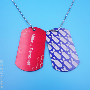 Placas de identificación personalizadas para perros de metal, aleación de aluminio anodizado en colores rojo y azul, diseño geométrico para regalos promocionales - Product Image 1