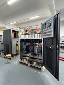 800kVA UPS en línea de baja frecuencia de doble conversión Industrial fuente de alimentación trifásica para <span class=keywords><strong>Casino</strong></span> - Product Image 3
