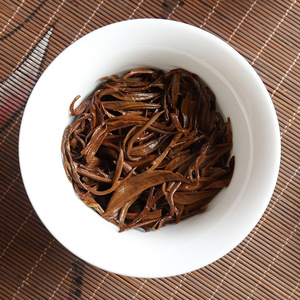 Thé noir Yunnan Dian Hong séché au soleil sauvage, feuilles en vrac d'arbre ancien, arôme intense, chinois, 500g, durée de conservation de 36 mois - Product Image 4