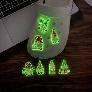 Prix usine personnalisé se marier décoration de chaussures de noël Pvc lumineux sabot accessoire Dollar film d'horreur brillant dans les breloques de chaussures sombres - Product Image 4