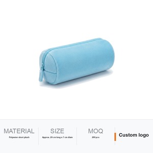 Trousse à crayons en peluche ronde, tube de 20 cm x 7 cm de diamètre, fermeture éclair longitudinale, étui à crayons personnalisé avec logo cousu, mignon, vente en gros - Product Image 6