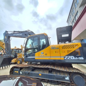 รถขุดฮุนได 220LC-9S มือสอง 22 ตัน เครื่องยนต์ยันมาร์แท้ ประหยัดน้ำมัน ปั๊มมอเตอร์แบบตีนตะขาบ มีสินค้าในสต็อก - Product Image 4
