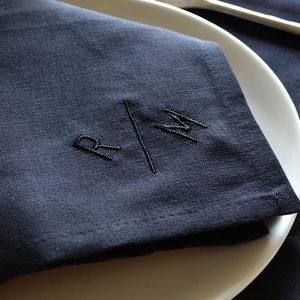 Serviettes de table en coton et lin avec logo personnalisé d'un fabricant de serviettes pour projets hôteliers et fournitures hôtelières - Product Image 1