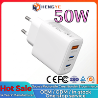 Convertisseur international Chargeur de voyage dans le monde entier Adaptateur universel Prise 3 Usb a Type-c 3 Port Usb Chargeur domestique