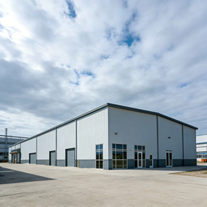 Capannone in Struttura Leggera d'Acciaio e Linea di Produzione con Design a Grande Campata Libera e Supporto per Disegni Tecnici - Product Image 3