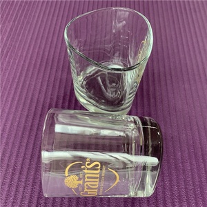 Verre à whisky triangulaire de collection - Product Image 5