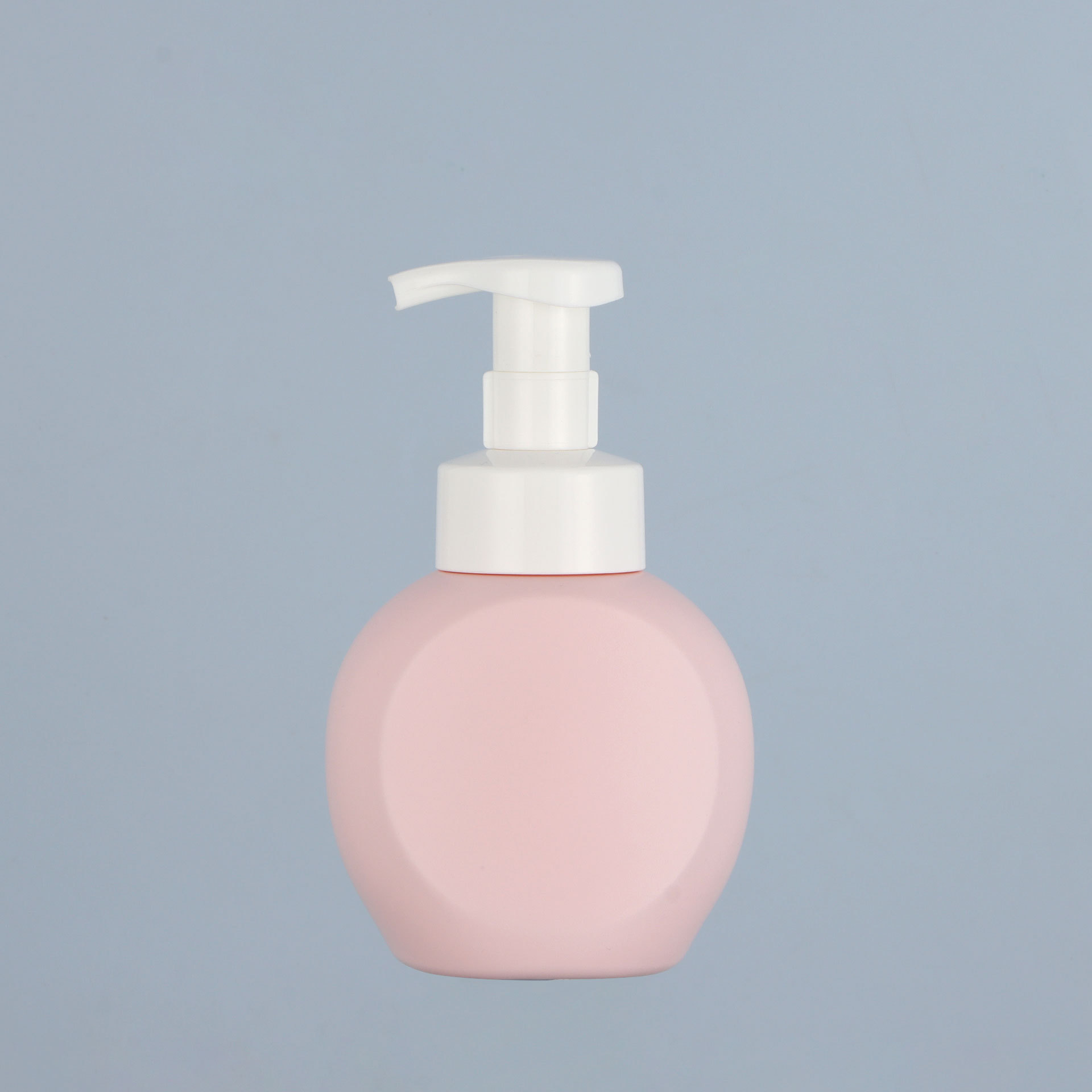 ขวดแบนสีชมพูพร้อมหัวปั๊มสีขาว