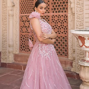 Vestido de novia Rosa tradicional de lujo para mujer con adornos de perlas hechos a mano blancos Ropa de fiesta a precio mayorista - Product Image 2