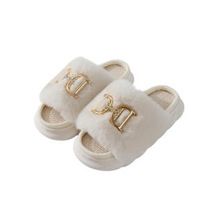Nuevas pantuflas cálidas de lino con hebilla decorativa de piel de conejo para mujer, zapatos antideslizantes y a prueba de olores para el hogar de felpa para todas las estaciones Ins - Product Image 2