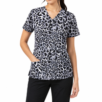 Uniforme Médico de Moda al por Mayor con Estampado de Leopardo, Blusa de Enfermería con Cuello en V y Manga Corta, Ropa de Trabajo para Hospital con Logotipo Personalizado para Mujer