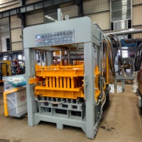 Équipement de fabrication automatique de briques en béton QT8-15 avec système de contrôle PLC