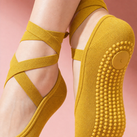 Chaussettes de Pilates personnalisées avec grip antidérapant et sangles croisées de style ballet