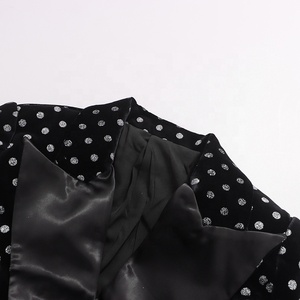 Vestes décontractées pour femmes noires de haute qualité, à la mode, pour les soirées et les défilés de mode, à double boutonnage, col en V, non tissées - Product Image 4
