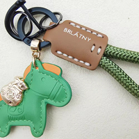 Porte-clés en cuir avec pendentif poney, accessoires de sac, breloque animale, cadeau promotionnel, porte-clés cheval pour sac à main femme