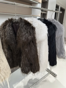 เสื้อโค้ทขนเฟอร์เทียมแบบสั้น ผ้าไหมเนื้อนุ่ม ทรงยาว สไตล์แรคคูน สำหรับผู้หญิง อุ่นสบายสำหรับฤดูหนาว - Product Image 4