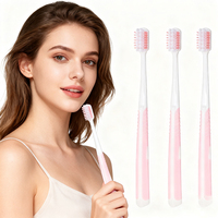 Fournisseur de brosses à dents manuelles en plastique à poils doux portables 2 en 1 pour adultes, personnalisées, bon marché, en gros, avec logo