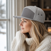 Casquette Strapback à 5/6/7 panneaux à visière plate personnalisée, Chapeau bicolore OEM ODM avec broderie personnalisée pour le streetwear, le skate, les activités de plein air et le quotidien