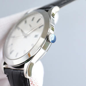 Con el movimiento 324 hecho a medida, una vez que lo tienes, no necesitarás más relojes mecánicos para hombre. - Product Image 3