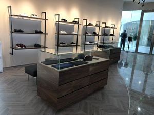 Winkel Multi-Layer Schoenen Tassen Product Promotietafel Custom Metalen Opslag Display Stand Doek Rack Winkel Interieur Ontwerp - Product Image 5