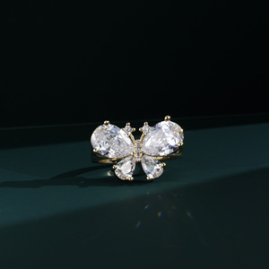 Anillo de Mariposa Chapado en Oro con Circonita |   Joyería de Mariposa con Circonita Cúbica Brillante para Mujer |   Delicado regalo para citas y uso diario - Product Image 1