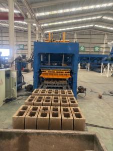 Multifunctional PLC <strong>QT5</strong> - <strong>15</strong> Chain Paving and Mud Making Machine 220V for <strong>Cement</strong> Core Concrete Hollow Production Line - Product Image 3