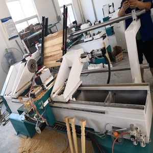 <span class=keywords><strong>Torno</strong></span> de carpintería CNC de alimentación automática de un solo <span class=keywords><strong>husillo</strong></span> con dos cuchillas para hacer postes de escalera, 2 unidades - Product Image 3