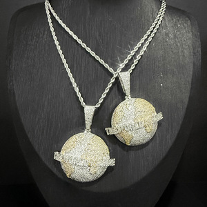 Collar con Colgante de Globo Terráqueo con Letra 'The World Is Mine' con Incrustaciones de Zirconia, Estilo Hip Hop, Chapado en Dos Tonos de Latón, Joyería para Hombre - Product Image 4