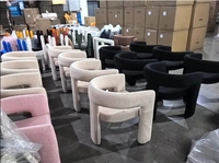 Moderner Sherpa-Esszimmerstuhl mit Kunstfell-Polsterung für Küche, Wohnzimmer oder Empfangsbereich in Weiß