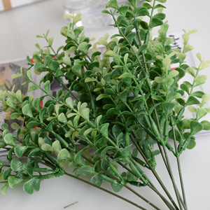 Eucalyptus verts artificiels <span class=keywords><strong>en</strong></span> <span class=keywords><strong>plastique</strong></span>, 1 pièce, fausses plantes ornementales pour arrangement de fleurs, vente <span class=keywords><strong>en</strong></span> gros - Product Image 2