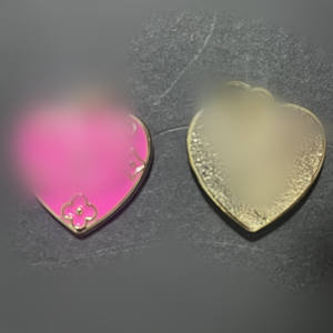 Perhiasan Liontin Mewah Gaya Wanita Desainer Fashion Logam Berkilau Emas Perak Logo Kustom Pesona Desainer Fashion Berlian - Product Image 2