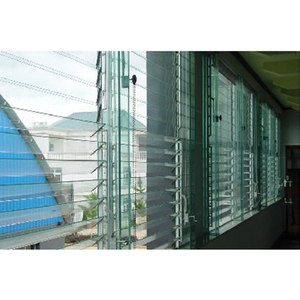 Fenêtre à persiennes en verre et aluminium au design moderne pour l'extérieur, <span class=keywords><strong>avec</strong></span> cadre en aluminium à commande manuelle - Product Image 3