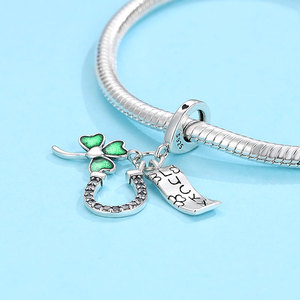 Pulsera y Collar de Plata de Ley S925 con Triple Colgante de Trébol de la Suerte Esmaltado en Verde, Circonitas y Etiqueta Grabada con Herradura, Regalo para Mujer - Product Image 3