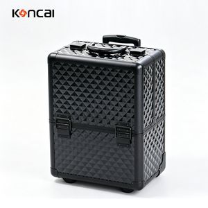 Valise à roulettes professionnelle personnalisée en aluminium pour maquilleurs, coiffeurs et techniciens en ongles - Product Image 1
