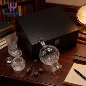 Vaso de Cerveza con Forma de Bota y Decantador de Whisky con Logotipo Personalizado en Caja de Madera Premium para Zona de Aficionados al Fútbol - Product Image 5