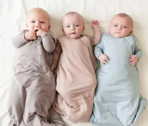 नवजात शिशु के कपड़े धोने के कपड़े सादे ठोस 0.5 टोग 1.0 टोग 100% बांस स्पैन्डेक्स बुना हुआ नींद बैग
