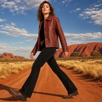 Veste en cuir pleine fleur véritable de vache huilée et cirée pour femme, style Outback, avec clous en cuivre, style pionnier australien, personnalisable OEM, vente en gros