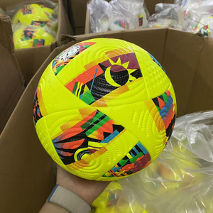 Balón de fútbol de superficie con capa exterior fuerte Ideal para entrenamiento diario y uso en partidos en cualquier condición climática - Product Image 3