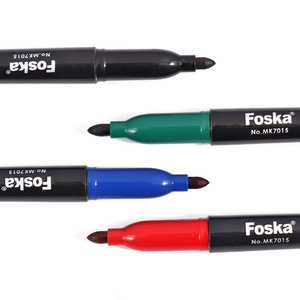 Disponibili 4 Pennarelli Permanenti a <span class=keywords><strong>Punta</strong></span> <span class=keywords><strong>Fine</strong></span> ad Asciugatura Rapida in Nero, Blu, Rosso e Verde per Studenti, Lezioni d'Arte e Pratica di Disegno Amatoriale - Product Image 1