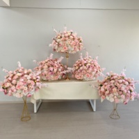 Boules de fleurs artificielles les plus populaires, roses rouges et blanches réalistes, centres de table de mariage et décoration de fond